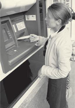 Наталья Комарова - С банком лучше общаться на расстоянии